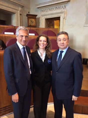 Elena Dogliotti ricerctrice della Fondazione Veronesi insieme a Franco Puglisi direttore della rivista PuntoIt e Paolo Veronesi.
